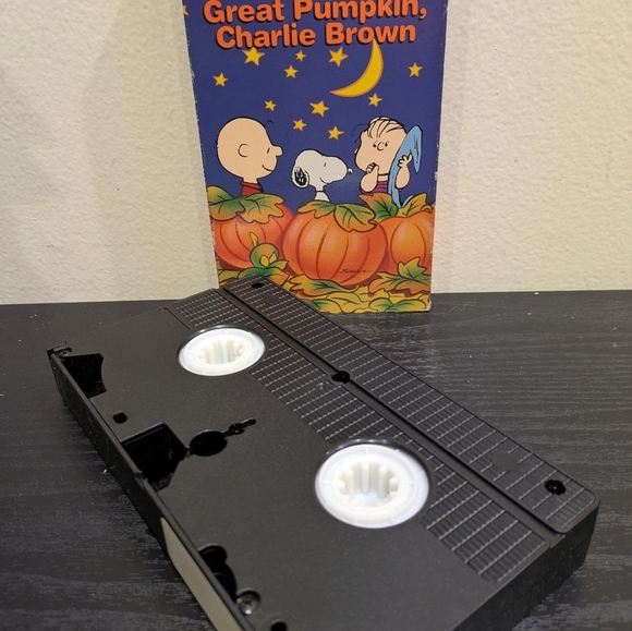 Peanuts Classic: It's The Great Pumpkin, Charlie Brown VHS - Picture 6 of 6